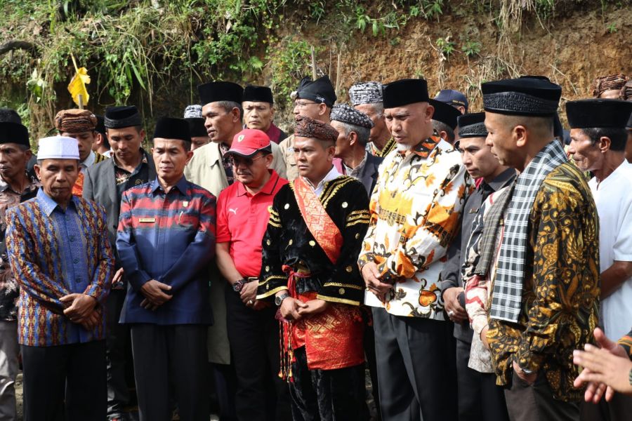 Gubernur Mahyeldi Resmikan Masjid Nurul Iman, Dukung Perbaikan Jalan Provinsi Pagadih Palupuh