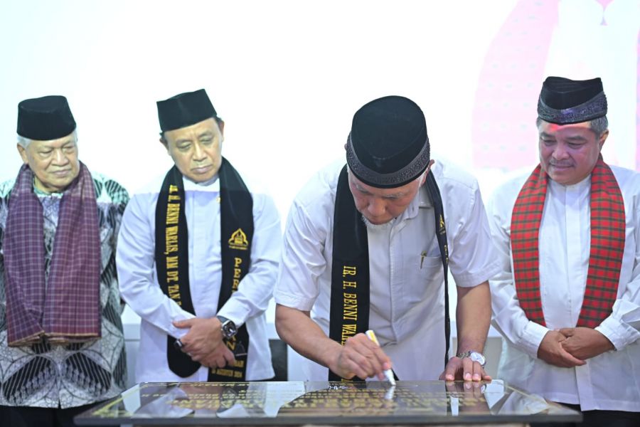 Gubernur Mahyeldi Resmikan Surau Ka'bah Inyiak Tuah Islamic Center Panampuang