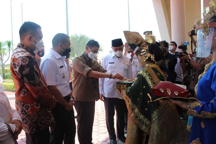 Mahyeldi  Sambut Kedatangan Menparekraf Sandiaga Uno, Geopark Sumbar Lebih Panjang dari San Andreas
