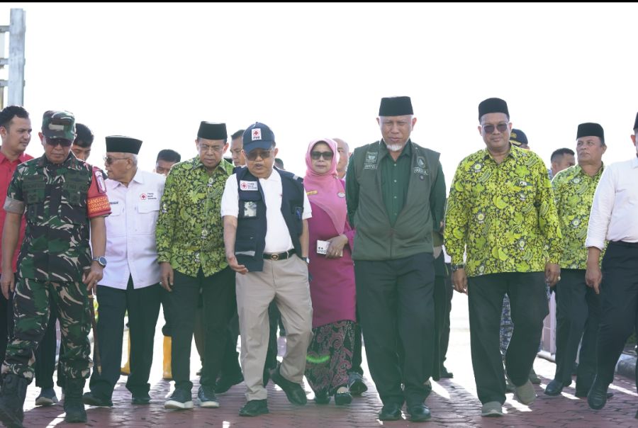 Gubernur Mahyeldi Sambut Kedatangan Jusuf Kalla Tinjau Bencana Banjir Bandang di Sumbar