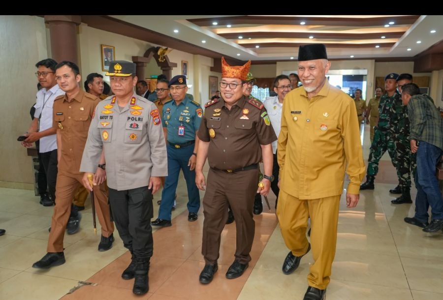 Gubernur Mahyeldi Sambut Kedatangan Dedie Tri Hariyadi Sebagai Kajati Sumbar yang Baru