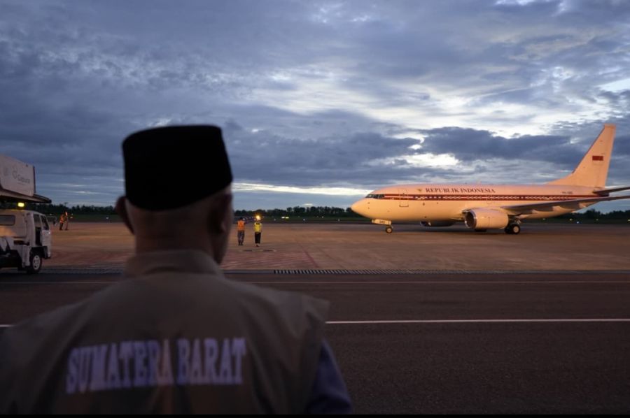 Gubernur Mahyeldi Sambut Kedatangan Presiden Prabowo di Sumbar untuk Tinjau Penanganan Bencana