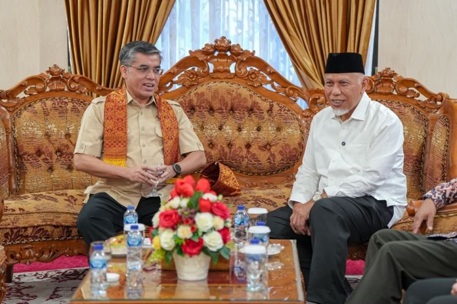 Gubernur Mahyeldi Sambut Kedatangan Menaker RI di BIM