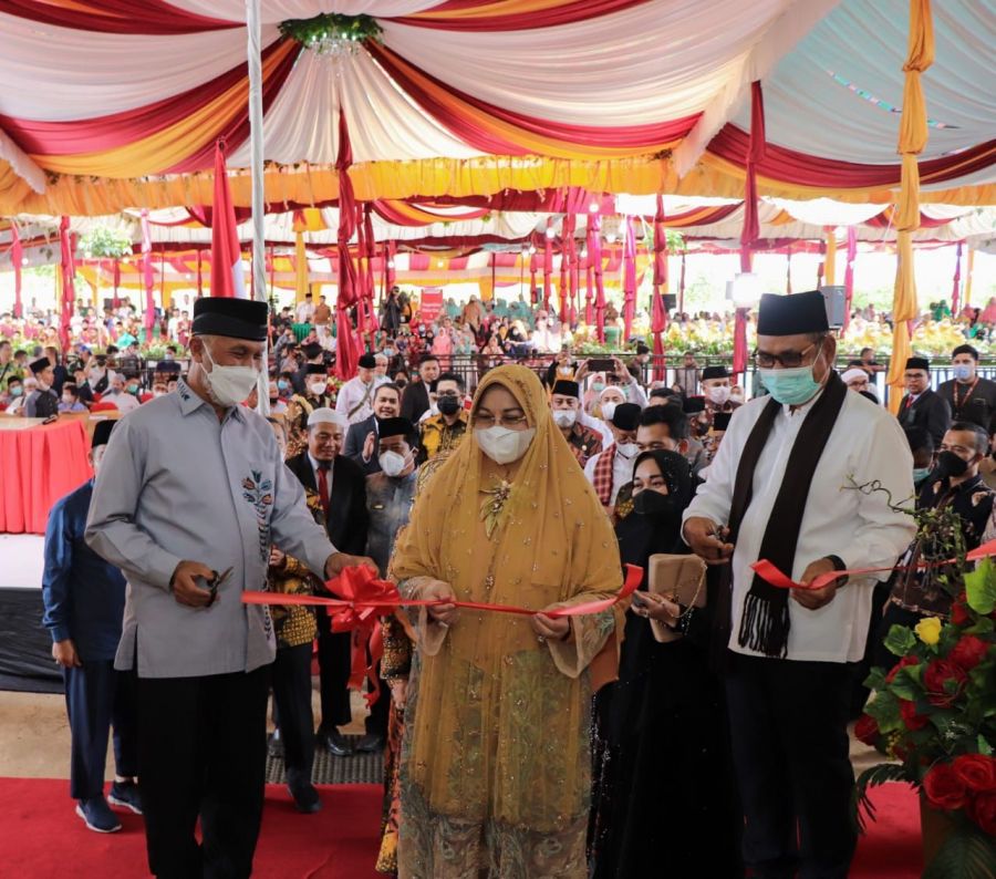 Gubernur Mahyeldi: Santri Berprestasi Diupayakan Kuliah di Timur Tengah