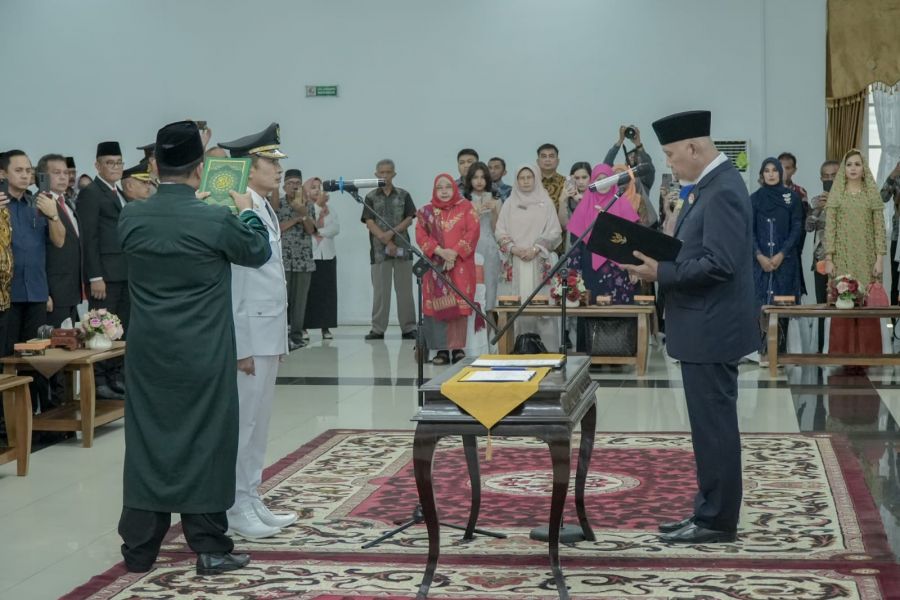 Gubernur Mahyeldi Secara Resmi Lantik Ekos Albar Sebagai Wakil Walikota Padang