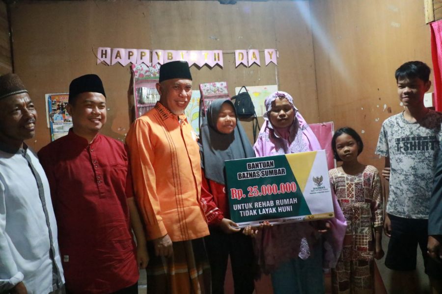 Gubernur Mahyeldi Singgah Sahur ke Rumah Buruh Tani di Tampuniak Simalanggang