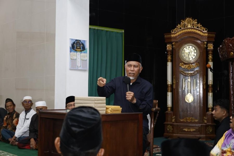 Gubernur Mahyeldi Subuh Mubarakah di Masjid Mukhlishin Kota Padang
