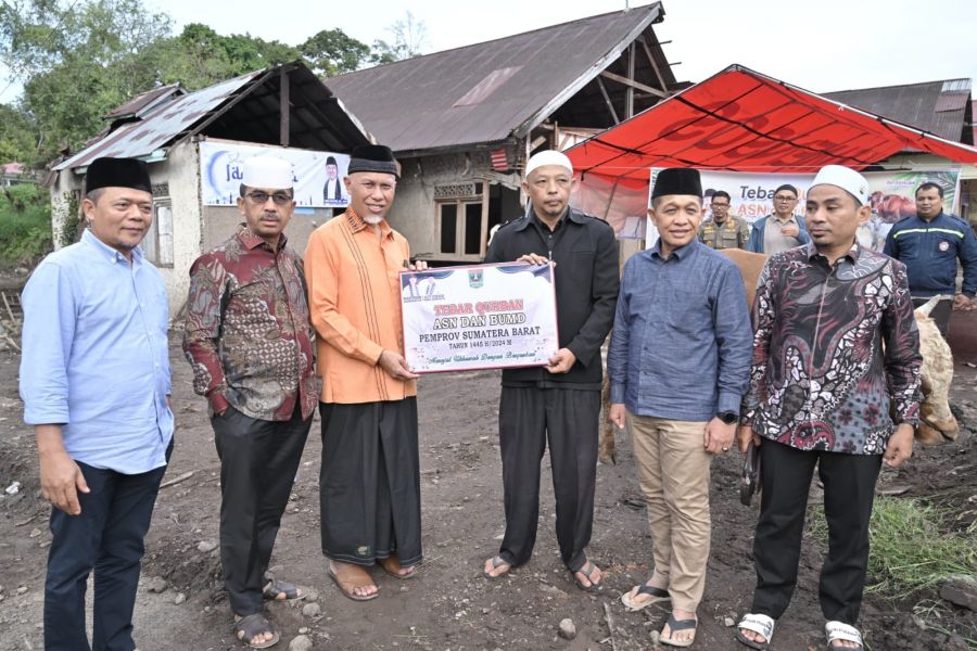 Gubernur Mahyeldi Tebar Qurban di Daerah Pascabencana dan Serukan Kepedulian Sosial Antarsesama