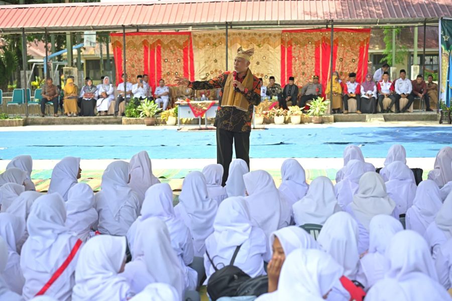 Gubernur Mahyeldi Tegaskan Pembinaan Remaja Butuh Kolaborasi Seluruh Pemangku Kepentingan