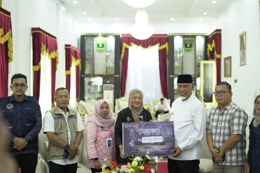 Gubernur Mahyeldi Terima Bantuan Rp87,5 Juta dari BGN untuk Korban Bencana di Sumbar