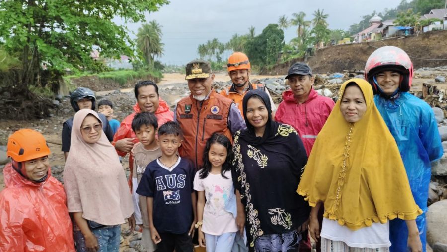 Gubernur Mahyeldi Tinjau Banjir Susulan Batu Busuak, Warga Diminta Mengungsi Demi Keselamatan