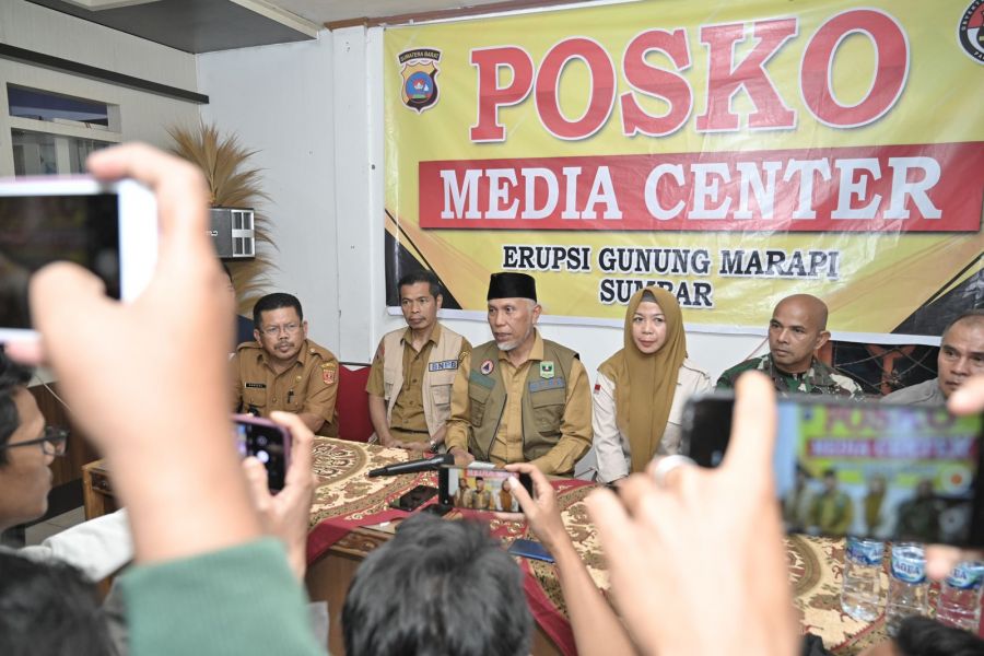 Gubernur Mahyeldi Tinjau Langsung Proses Evakuasi Korban Erupsi Gunung Marapi