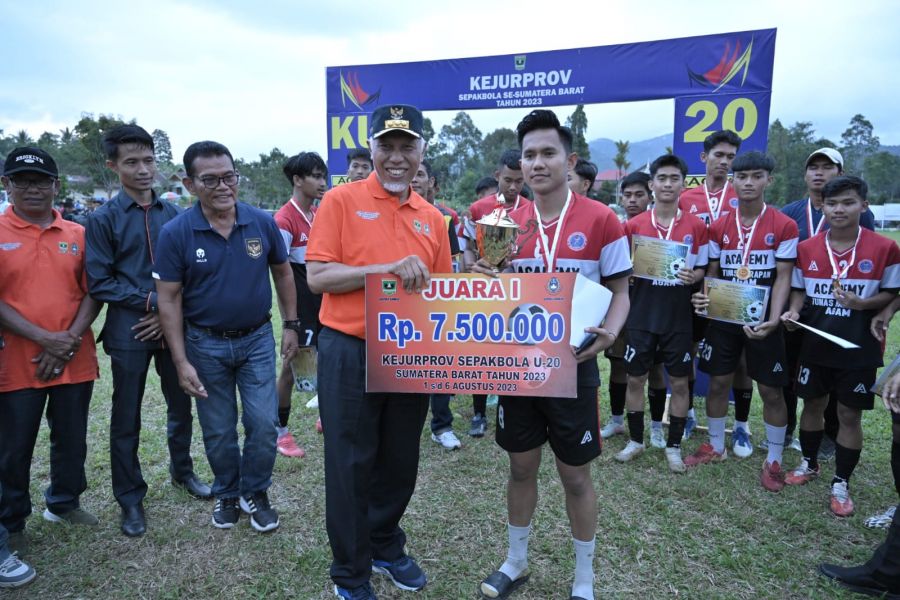 Gubernur Mahyeldi Tutup Secara Resmi Kejurprov Sepakbola U-20 se Sumbar Tahun 2023