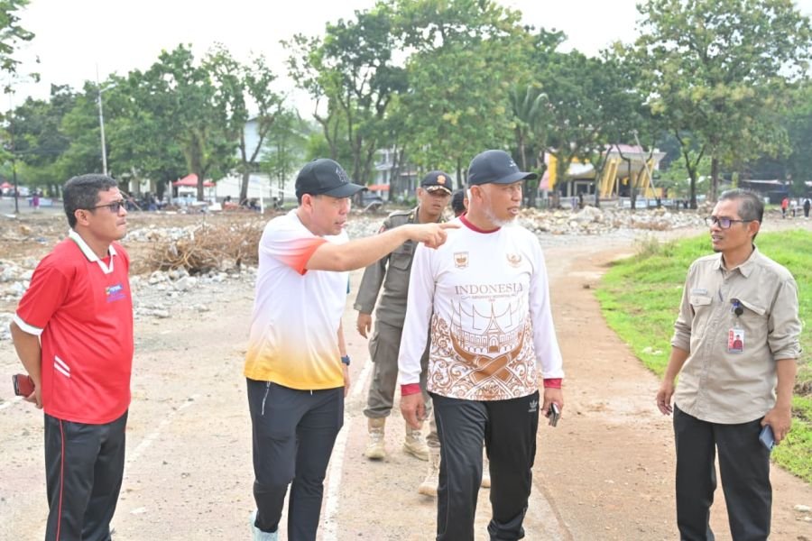 Gubernur Pastikan Rekonstruksi GOR H. Agus Salim Berjalan Sesuai Rencana