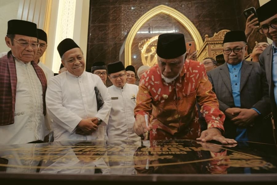 Gubernur Resmikan Masjid Ahmad Karim SMKN 1 Bukittinggi
