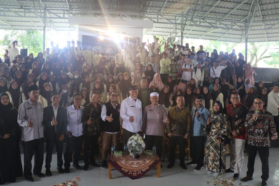 Gubernur Sumbar Buka Peradi Goes To School Seri ke-7 di SMKN 7 Padang