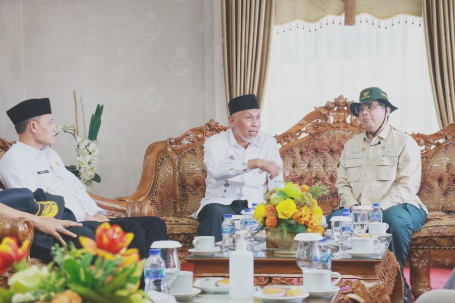 Gubernur Sumbar dan Wamentan Harvick Bahas Peluang Hilirisasi Sorgum di Sumbar