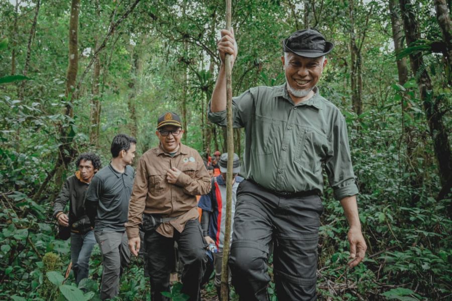 Gubernur Sumbar Jalan Kaki Tembus Hutan Sepanjang 11 KM, Tinjau Jalan Alternatif Malalak - Maninjau