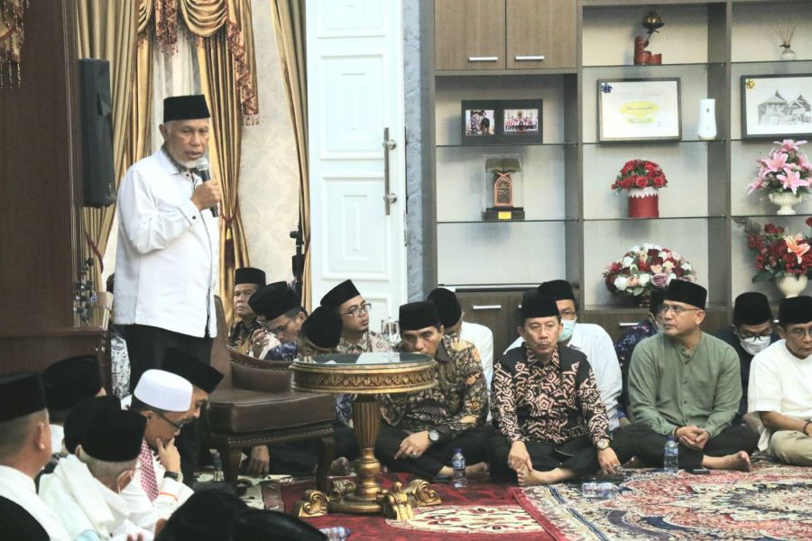 Gubernur Sumbar: Kami Dibesarkan Oleh Abak Dengan Mengayuh Becak 