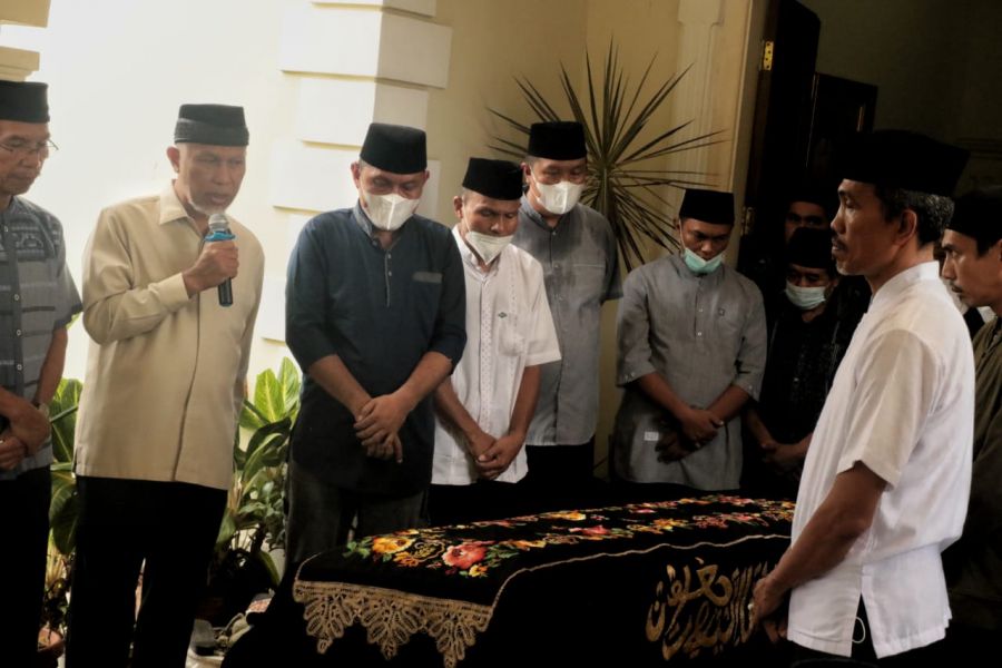 Gubernur Sumbar Lepas Almarhum Zuiyen Rais Ke Peristirahatan Terakhir