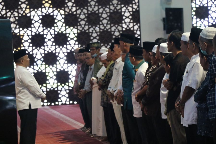 Gubernur Sumbar Lepas Almarhumah Hj. Naimah, Ibunda Sekda Hansastri ke Peristirahatan Terakhir 