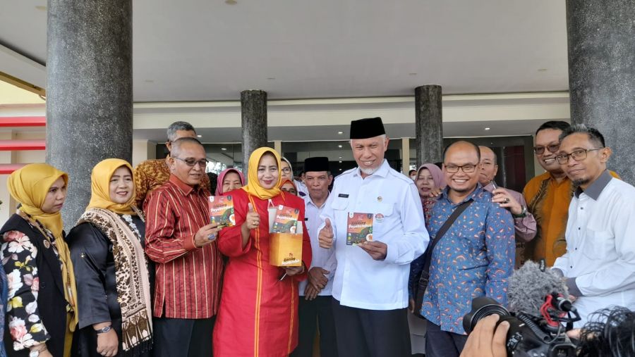 Gubernur Sumbar Mahyeldi Lepas Pengiriman 1 Ton Bumbu Randang ke Jerman