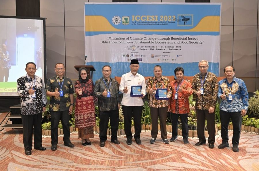 Gubernur Sumbar Promosikan Potensi Madu Galo-Galo Pada Peserta Konferensi Internasional ICCESI 2023