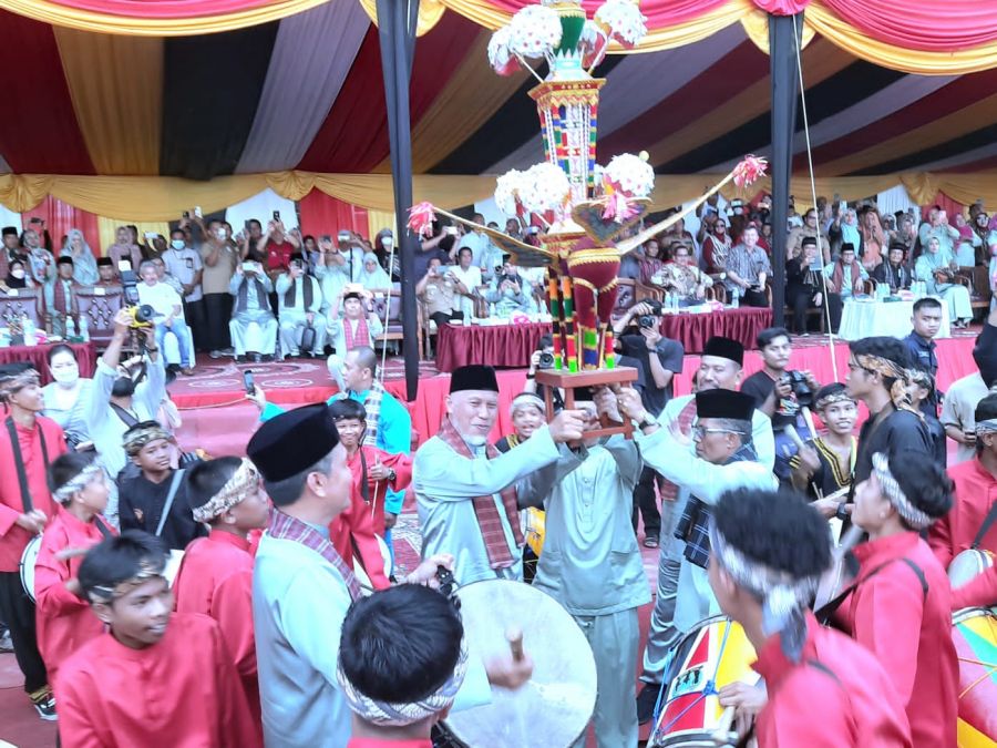 Gubernur Sumbar Sebut Pesona Hoyak Tabuik Pariaman Sebagai Festival Terbesar di Pesisir Sumatera