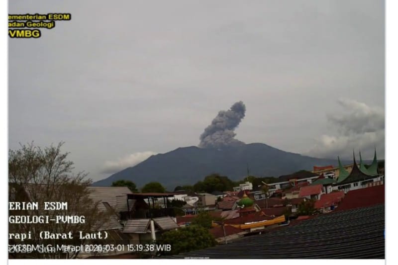 Gunung Marapi Erupsi Minggu Sore, Kolom Abu Capai 1,5 Kilometer dari Puncak