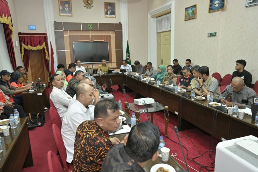 Gunung Marapi Naik Status Jadi Siaga, Plt Gubernur Audy  Minta Warga Tak Beraktivitas Radius 4,5 KM