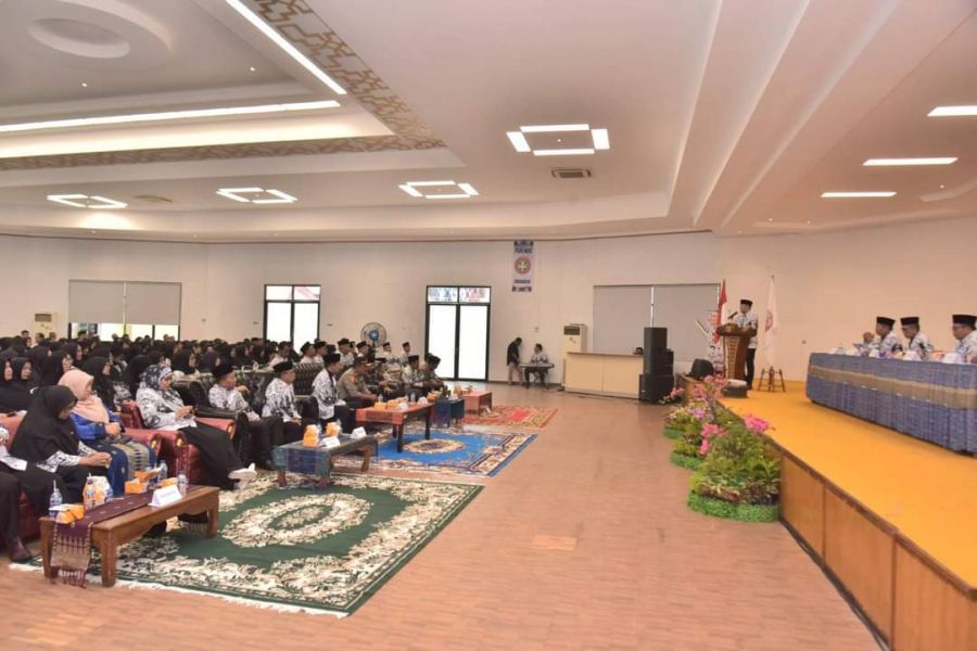 Hadir Pada Seminar PGRI se Sawahlunto, Wako Deri: Guru Berjasa Besar dalam Merealisasikan Misi Pemko