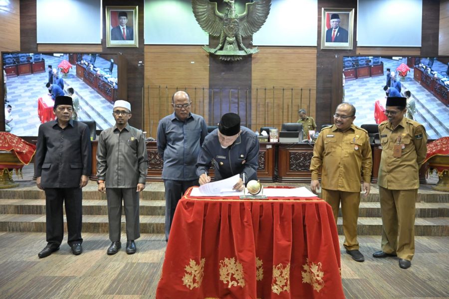 Hadiri Paripurna KUA-PPAS 2024, Gubernur Mahyeldi Komit Genjot Pendapatan Daerah