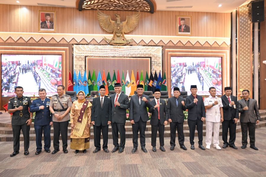 Hadiri Pelantikan PAW Anggota DPRD Sumbar, Mahyeldi Harap Kerja Sama Pemda-DPRD Makin Optimis