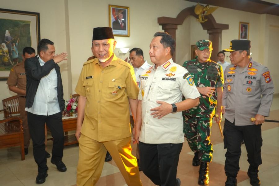 Hadiri Rakor R3P, Gubernur Sumbar Sambut Mendagri Tito Karnavian di BIM Padang Pariaman