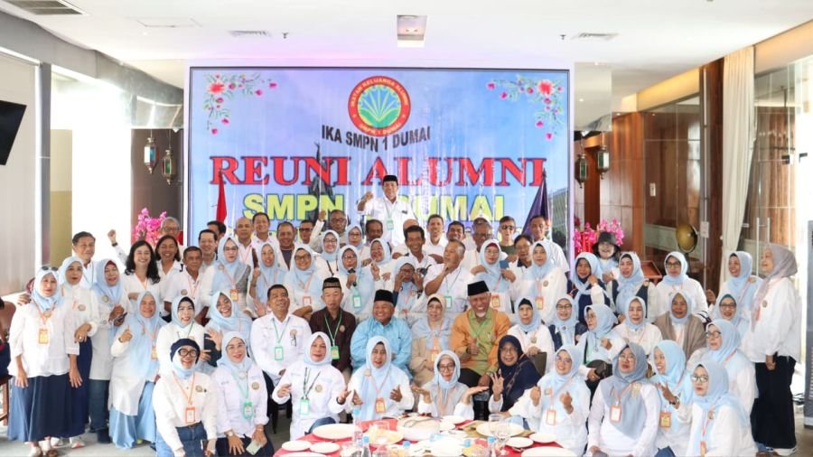 Hadiri Reuni SMPN 1 Dumai, Mahyeldi Tekankan Pentingnya Menjaga Persaudaraan