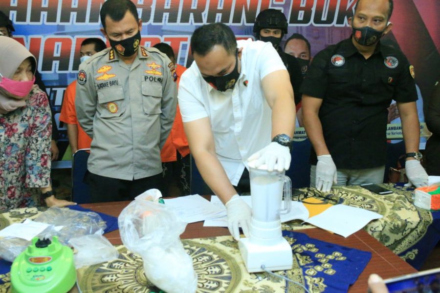Hampir 3 Kg, Polda Sumbar Musnahkan Sabu Jaringan Malaysia-Aceh