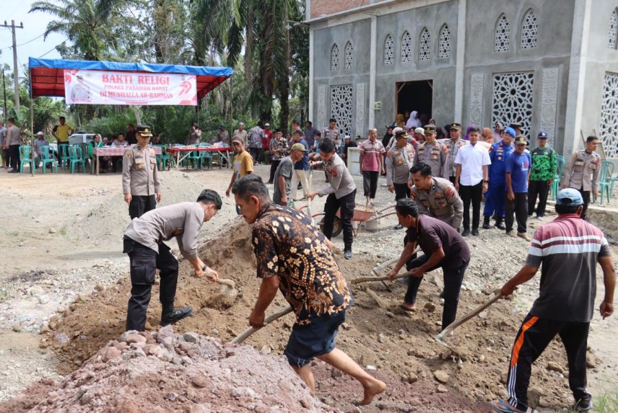 Hari Bhayangkara Ke-79, Polres Pasbar Gelar Bakti Religi di Mushala Ar-Rahman Batang Biyu, Pasaman