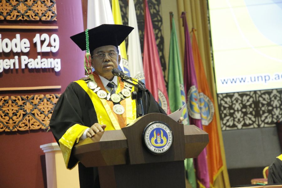 Hari ke 2 Wisuda ke 129 UNP, Rektor Ganefri Tekankan Nilai Karakter Pendidikan Kesehatan