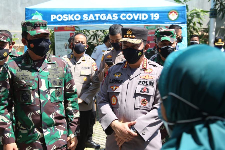 Hari Pertama PPKM Darurat, Kapolri Tinjau Penyekatan Hingga Vaksinasi Massal 