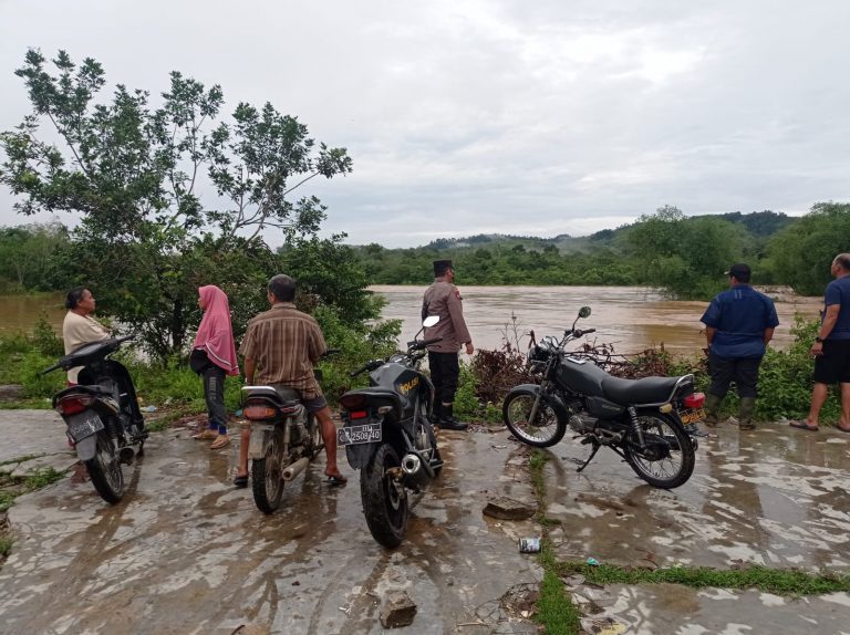 Hujan Deras Dimalam Pergantian Tahun, Jalan Raya Kapur IX-Pangkalan Putus Total Terendam Banjir