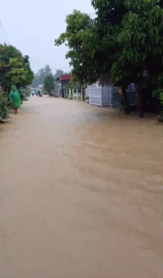 Hujan Deras Hingga Sore Hari, Padang Dikepung Banjir