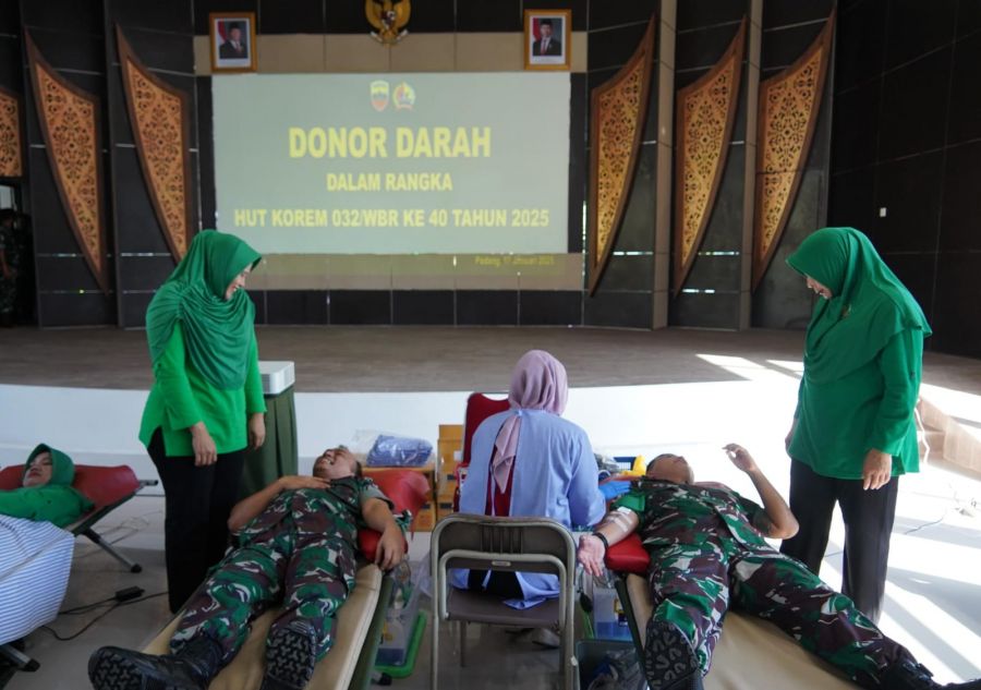HUT Ke 40 Korem 032/Wbr Sumbangkan 1000 Kantong Darah 