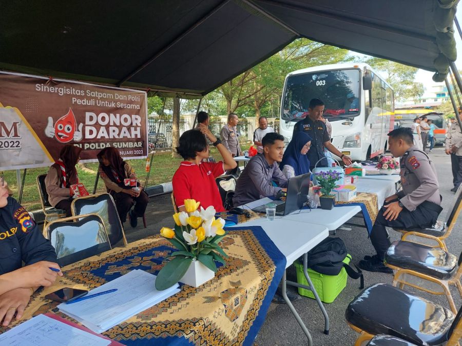 HUT Satpam ke-42, Ditbinmas Polda Sumbar bersama PMI Kota Padang Gelar Donor Darah
