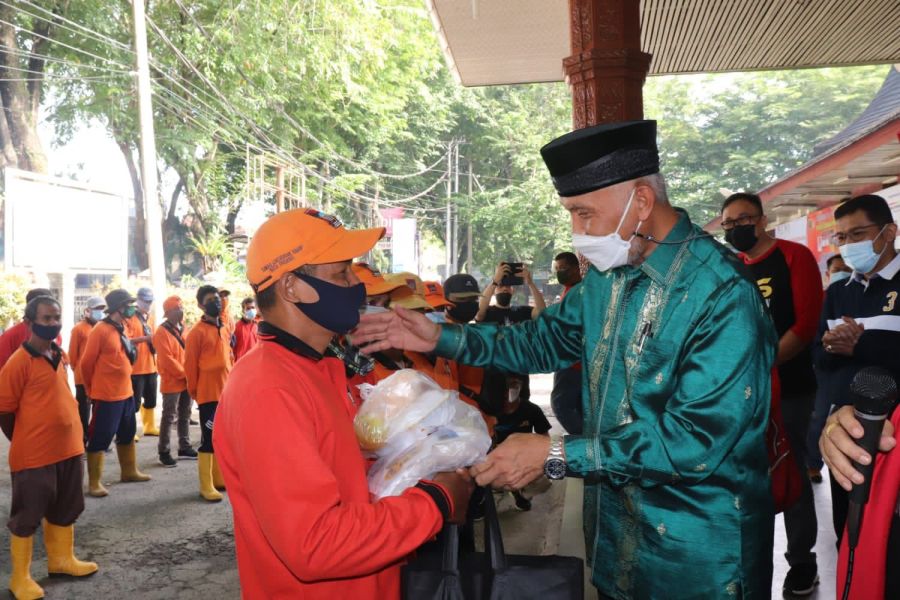 IASMA SMA-1 Labaouw-86 Wilayah Padang Beri Bantuan 70 Paket Sembako Bagi Pasukan Orange