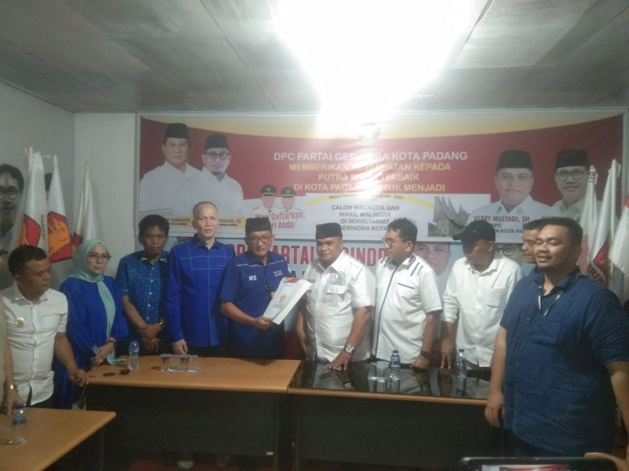 Ingin Kembali Jadi Wako, Hendri Septa Serahkan Formulir Pendaftaran di DPC Gerindra Padang