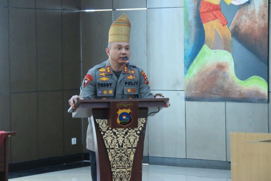 Irjen Pol Teddy Minahasa Ajak Masyarakat di Sumbar untuk Ikut Vaksin Covid-19
