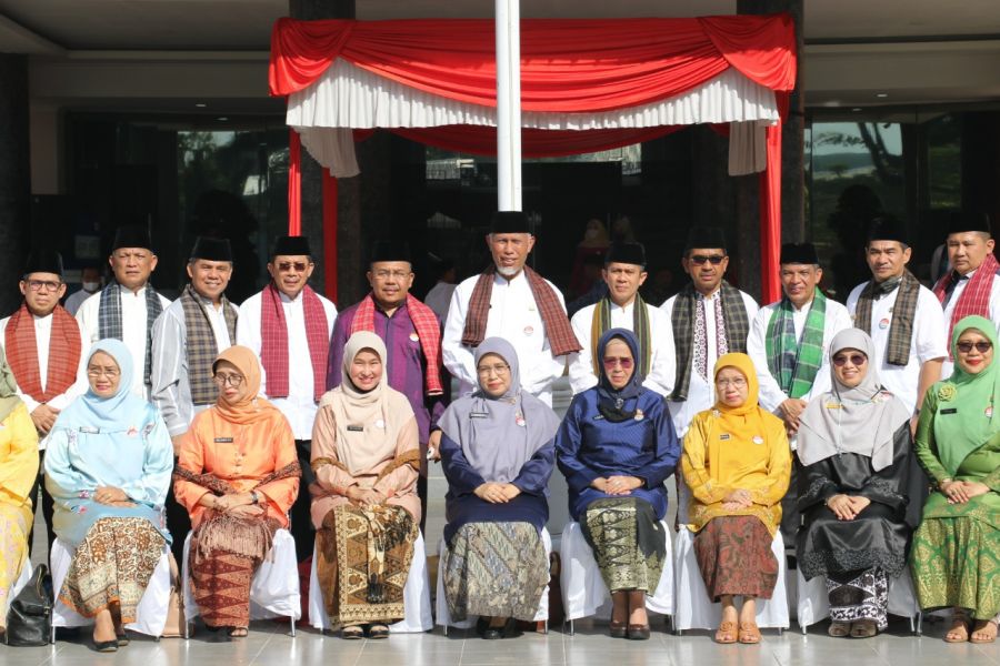 Upacara Hardiknas, Gubernur Mahyeldi Dorong Kepala Sekolah Majukan Pendidikan di Era Merdeka Belajar