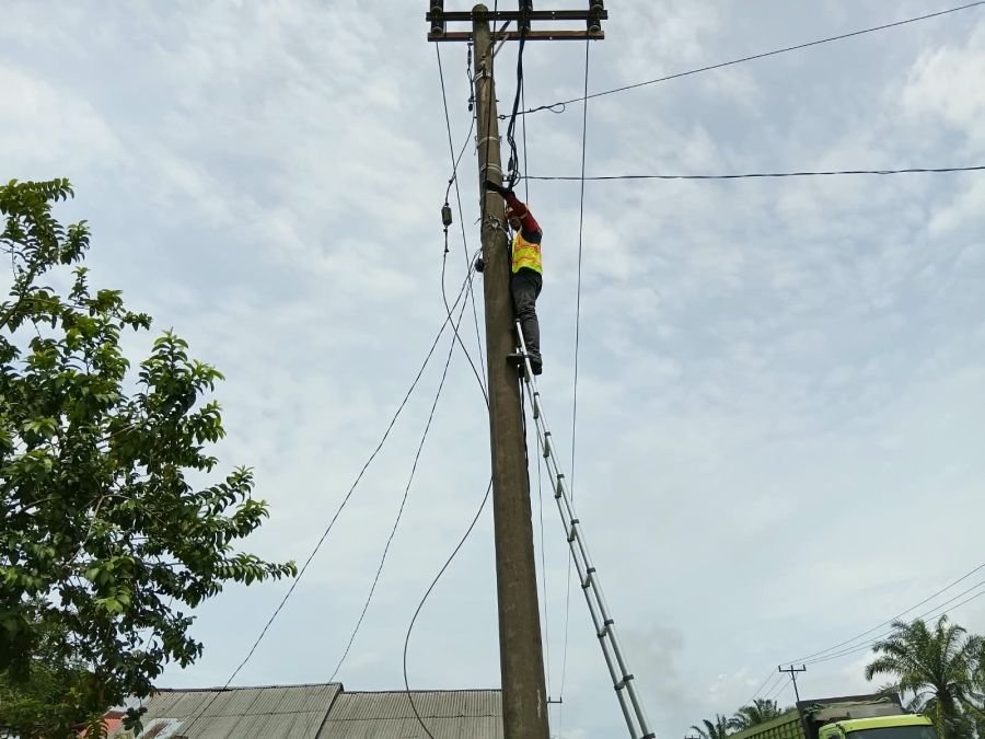 Jaga Keandalan Konektivitas, PLN Icon Plus Lakukan Pemeliharaan Jaringan Fiber Optik di Pessel