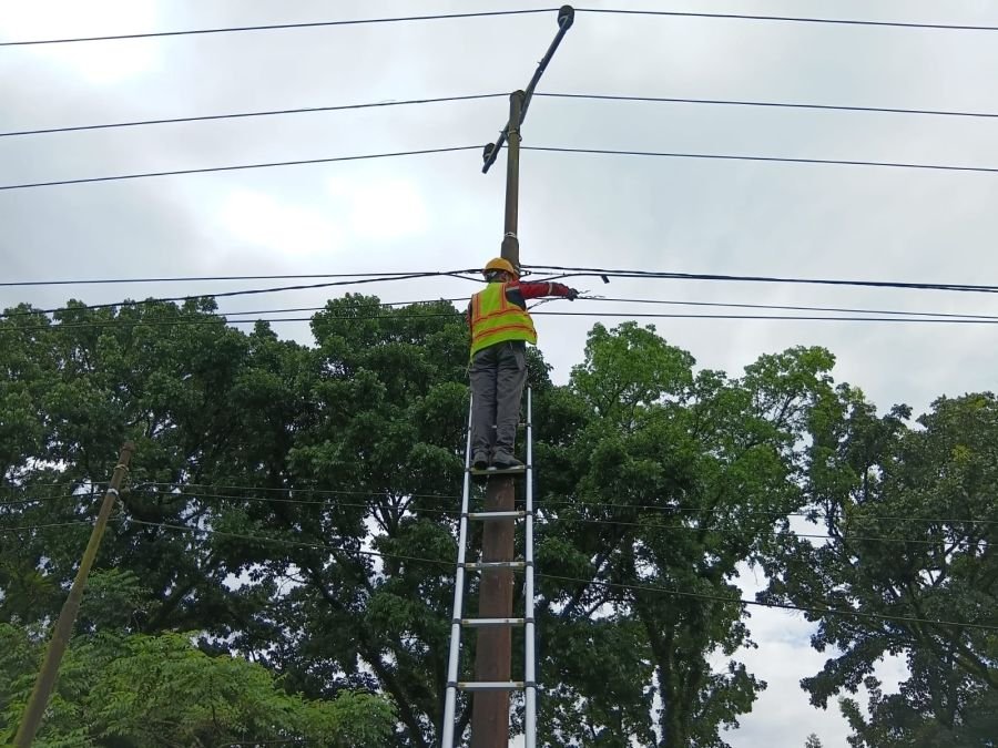 Jaga Keandalan Layanan Internet, PLN Icon Plus Lakukan Penertiban Kabel Fiber Optik di Pekanbaru