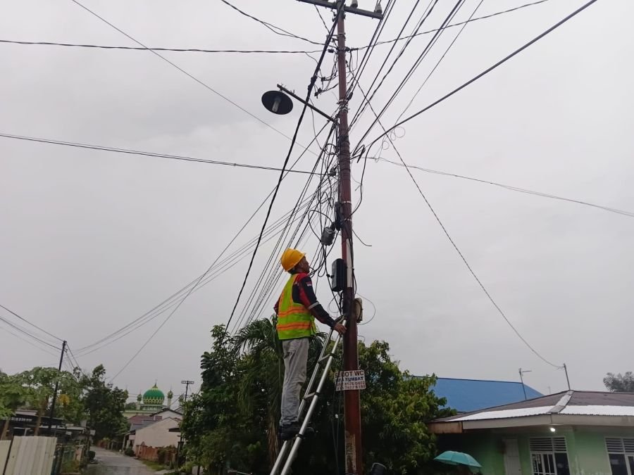 Jaga Konektivitas Tetap Andal, PLN Icon Plus Lakukan Pemeliharaan Jaringan Fiber Optik di Pekanbaru